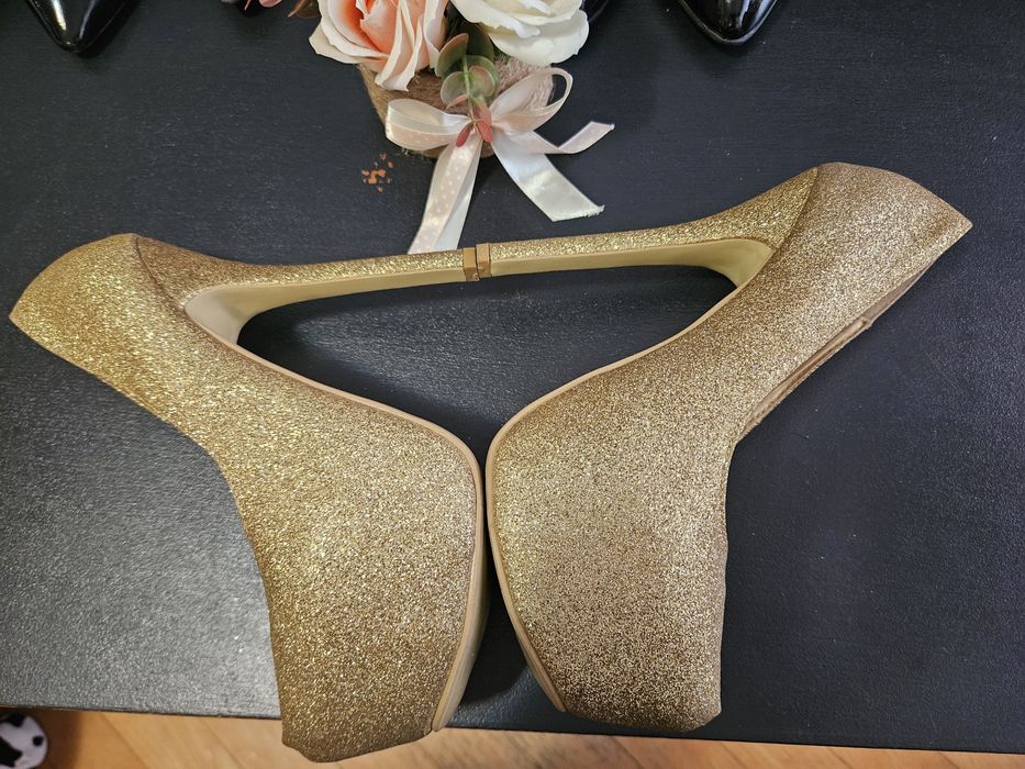 Pantofi aurii cu toc si platforma ascunsa marime 39