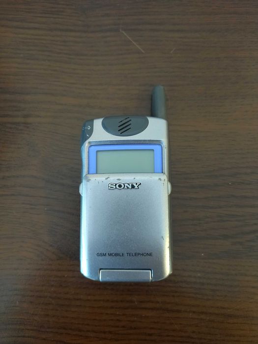 Продавам телефон/GSM SONY CDM-Z5
