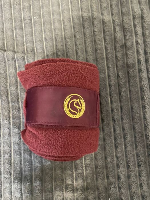 Бинты для лошади в бордовом цвете