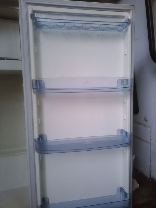 Холодильник indesito-нерабочий