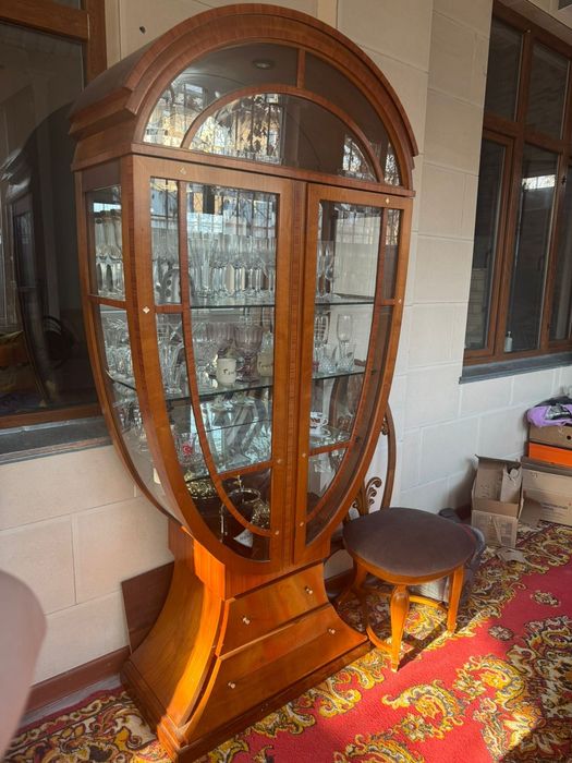 Шкаф в гостиную для посуды