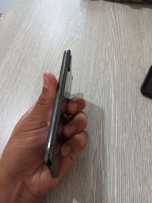 Iphone xs xotirasi 64 yomkust 75 radnoy feys bor troton yoq