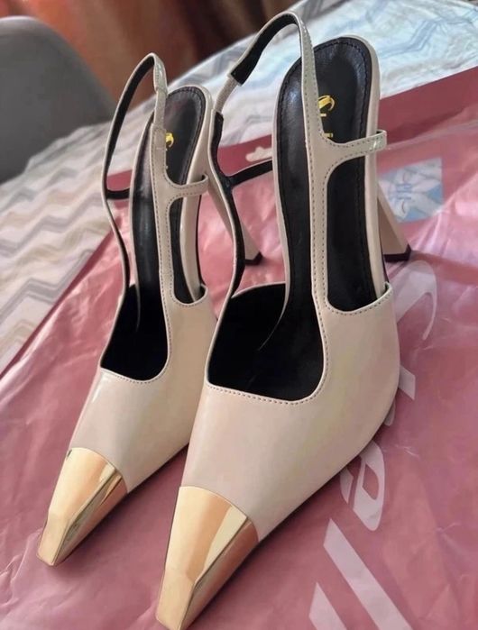 Pantofi cu toc noi