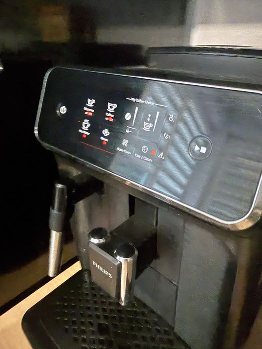 Продавам кафеавтомат PHILIPS EP2220