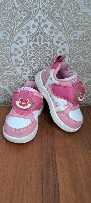 Скейчерсы,Кроссовки светяться при хождение. Длина по стельке 12см