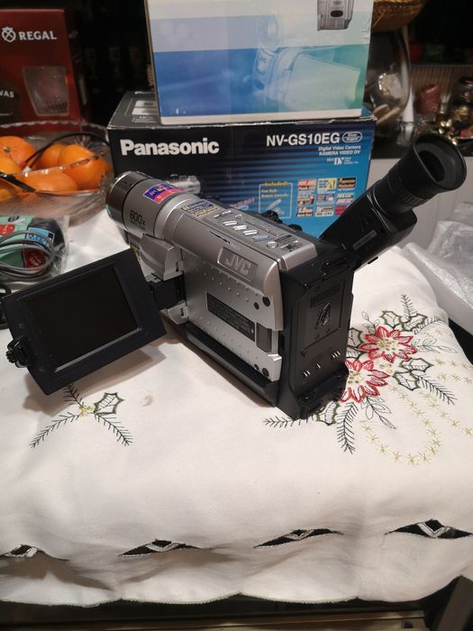 Видео камери MiniDV и VHS C