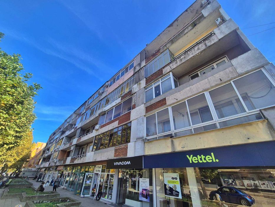 Апартамент в центъра на гр. Левски, с гараж .