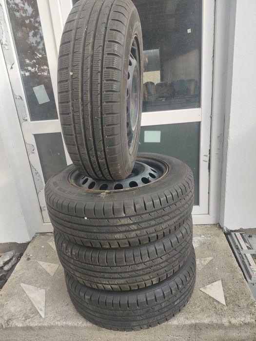 Vând un set de cauciucuri de iarna,195/65/16 C,pentru Vito.1350 lei