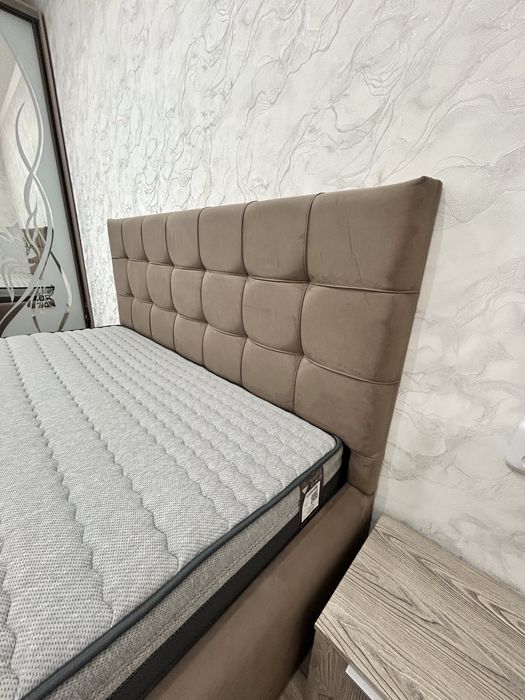 Кровать двуспальная.