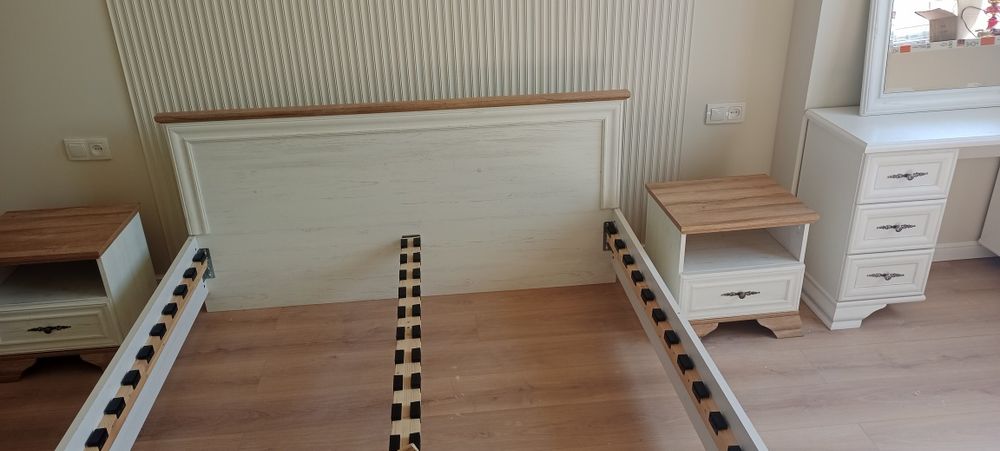 Спальный гарнитур