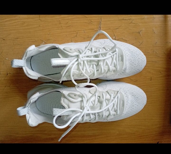 Nike React Vision "Triple White" original.