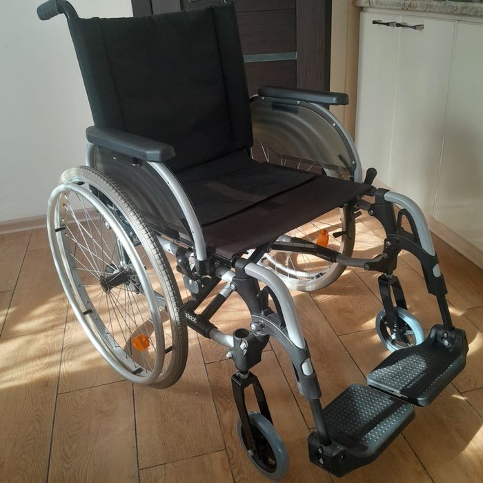 Продам инвалидную коляску