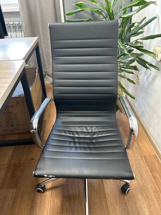 Офисные кресло. Экокожа