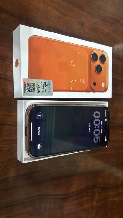 Iphone 17 pro orange