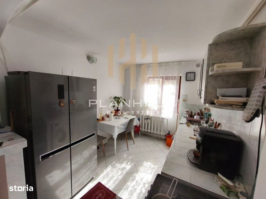Apartament spațios cu 2 intrări, curte privată – 81 mp utili – la 50 m