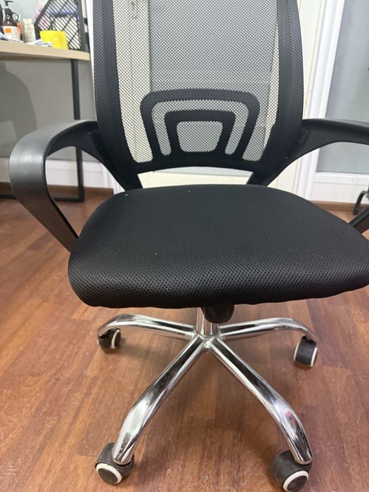 Офисный стул , черный