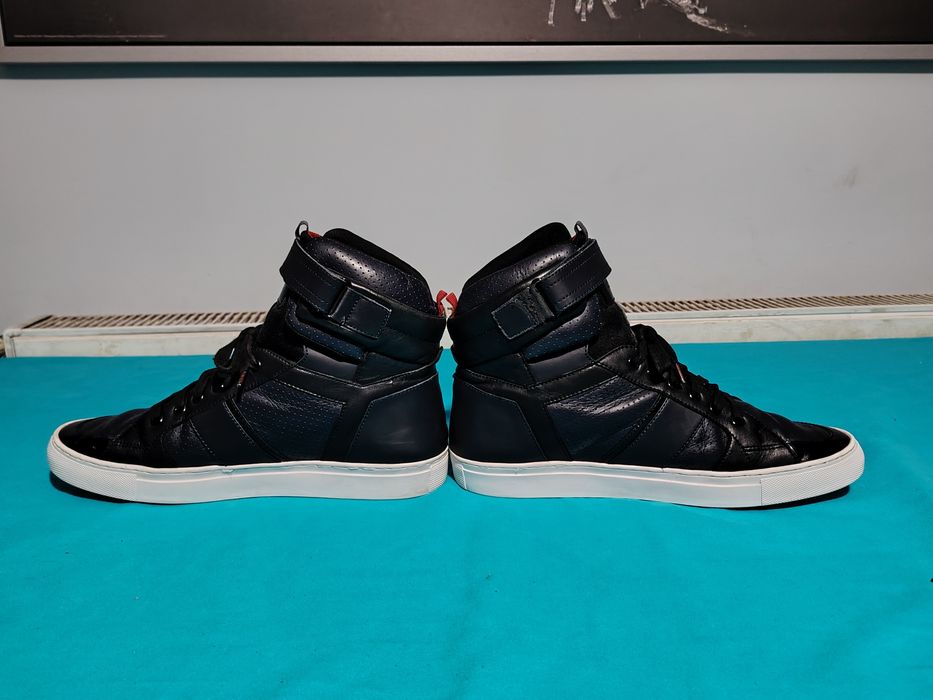 HUGO BOSS Fuster Mid Sneaker mărimea 45, interior 29,5 cm, cu un mic defect se vede în ultima poză