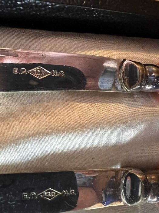 Комплект старинни посребрени лъжички и ножове - 1932 г.