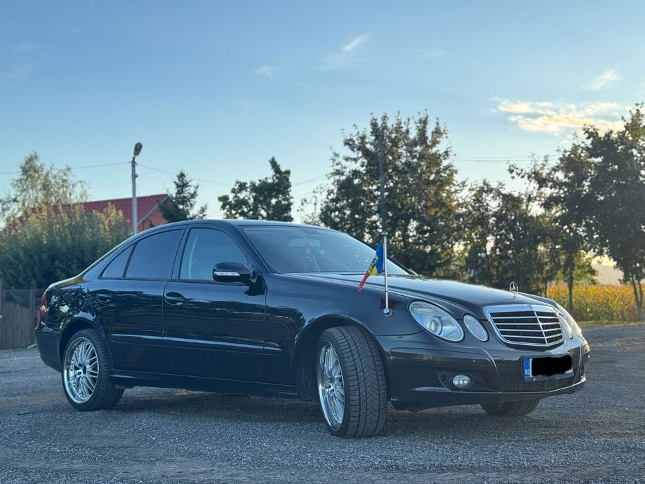 Vând Mercedes E Class W211