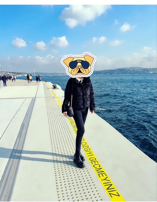 Велурен бомбър размер С , състоянието му е почти ново , черен цвят