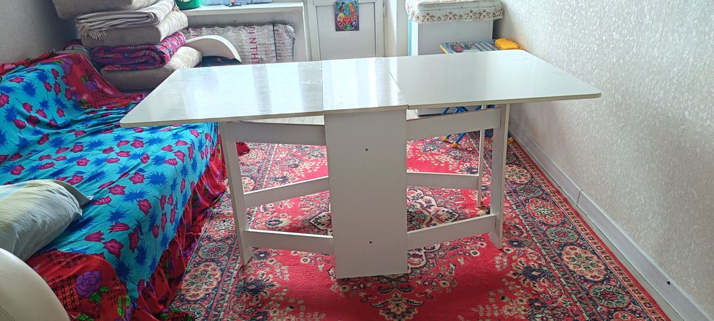 Продам Стол - книжка белый