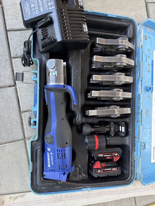 Vind presa de sertizare Geberit ACO203plus 2025 cu bac V15,18,22,28,35  completa la cutie