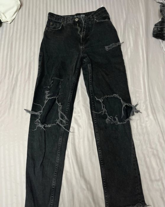 Blugi largi rupti de femei