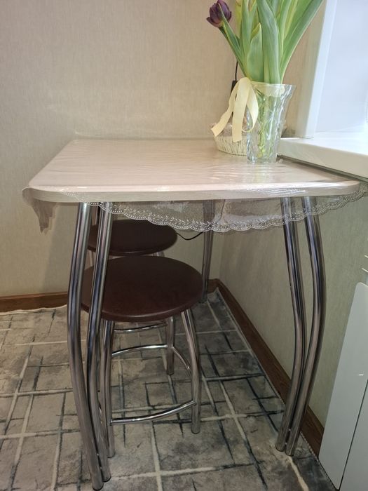 Продам стол кухонный