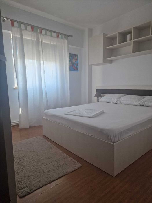 De inchiriat ap. 2 cam, Casa de cultura