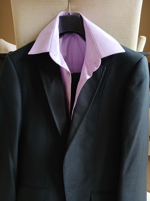 Мъжки костюм и риза.