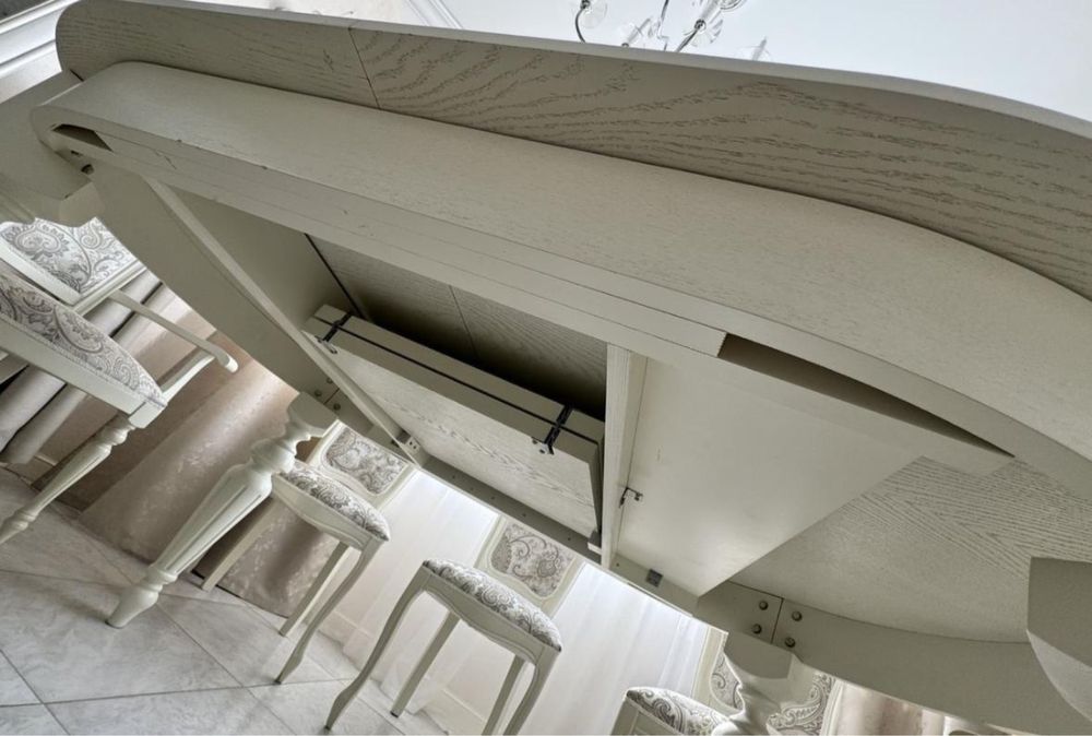 Стол и 8  стульев