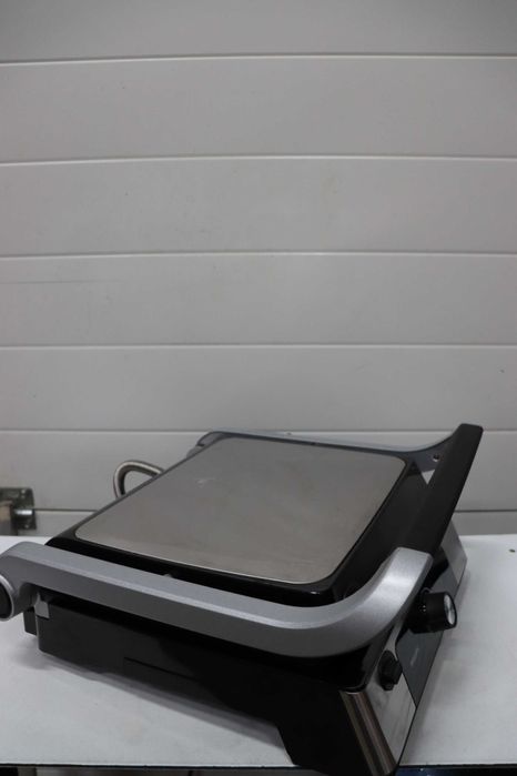 Контактна скара Philips - Регулируема температура 60°C - 200°C. Голяма повърхност за готвене и висока мощност. Подвижни незалепващи плочи  (HD6301/90)