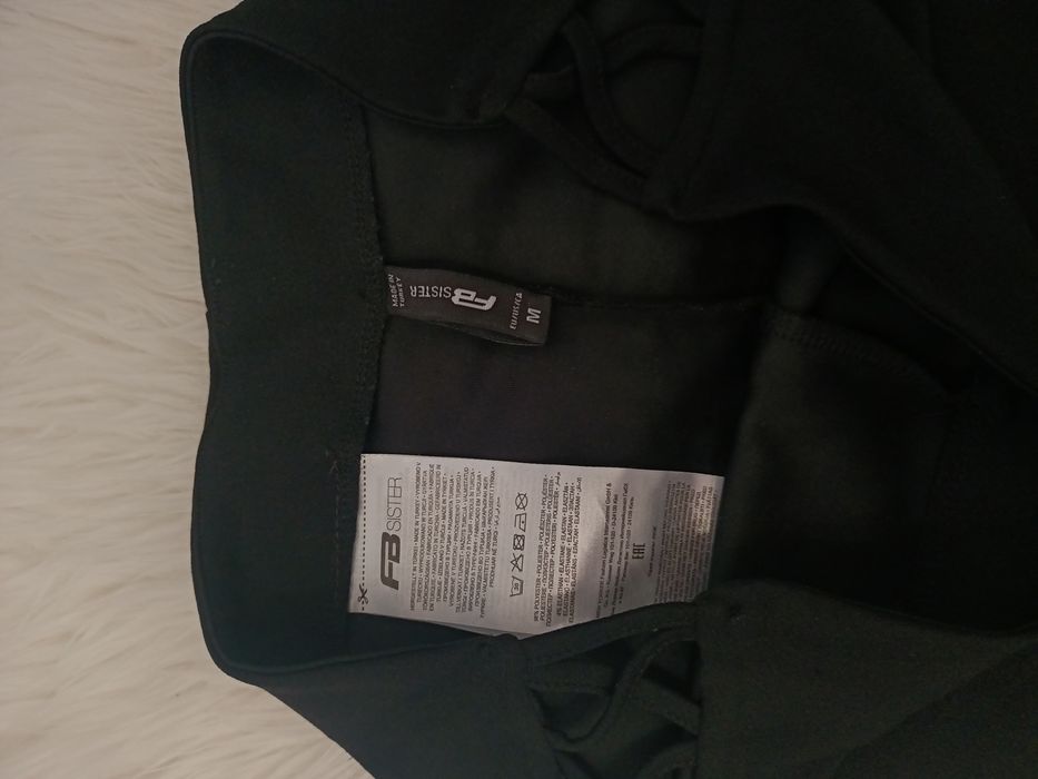 Pantaloni negrii mărimea M