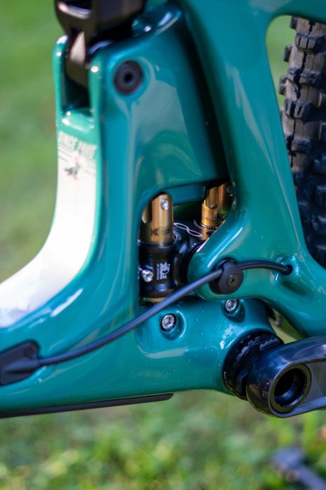 Yeti SB140 2025 Carbon, Върхов клас Enduro/Trail велосипед. Rock Shox Lyric Ultimate, Vivid Ultimate, Industry Nine, Bike Yoke, Race Face