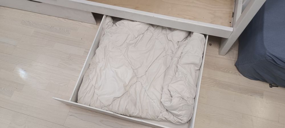 Двухэтажная кровать домик