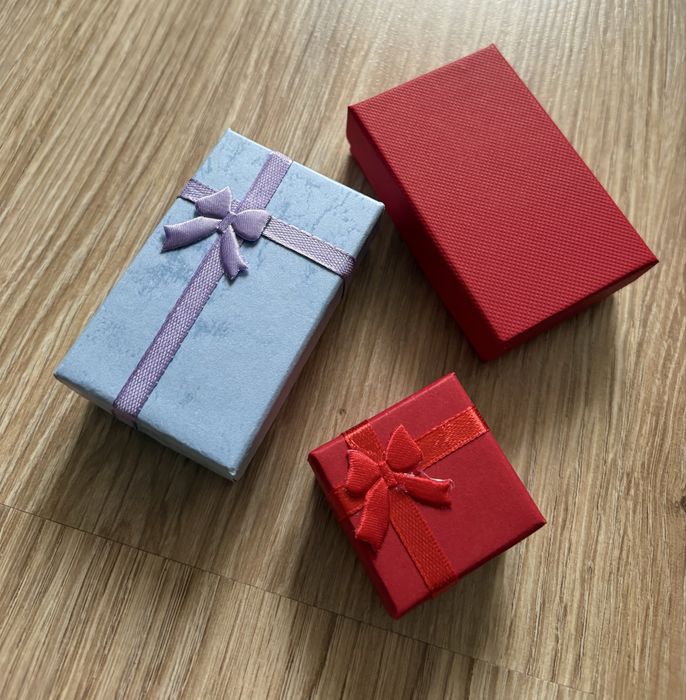 Кутия за бижута - пръстени, обеци, гривни