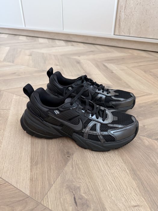 Маратонки Nike V2K Run