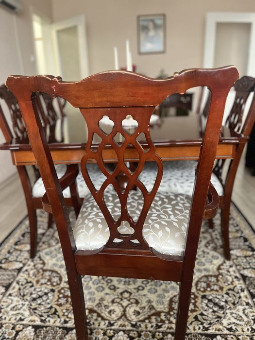 Стилна маса с шест стола