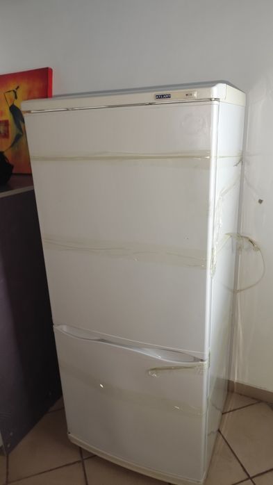 Продам холодильник Атлант б/у
