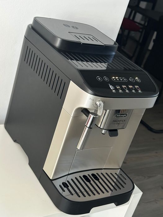 espressor masina cafea boabe Delonghi Magnifica EVO garantie tva inclu