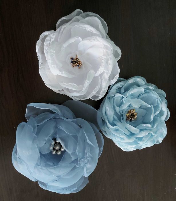 Брошки цветя от коприна