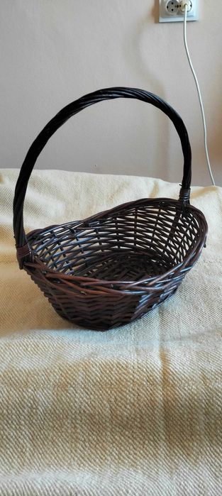 Продавам дървена кошничка