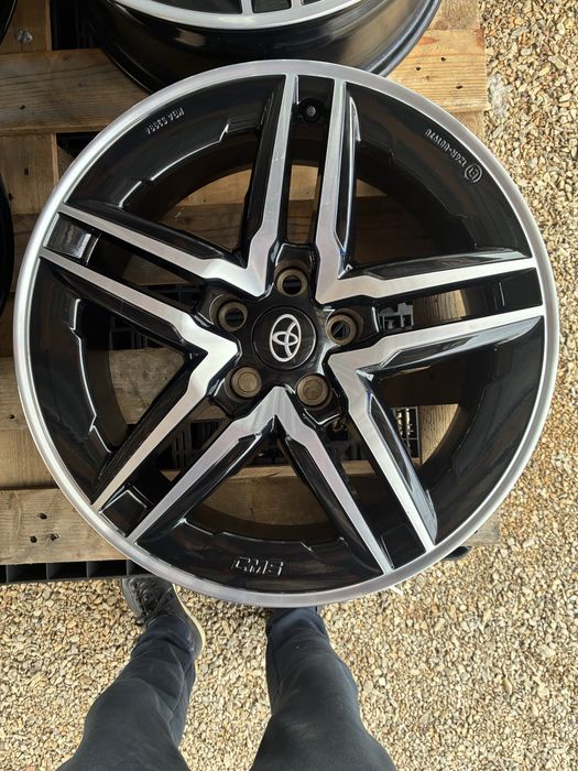 18 цола 5 х 114.3 мм Тойота Рав 4 , Авалон , C - HR , Авенсис Корола