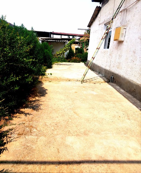 Mfy uy sotildi 8 sotix 5 xona uy a'lo darajada tel. Qilila