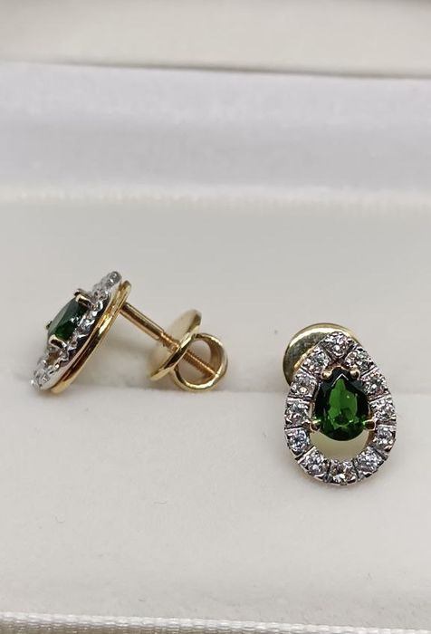 СРОЧНО: Серьги-гвоздики с якутскими изумрудами и бриллиантами