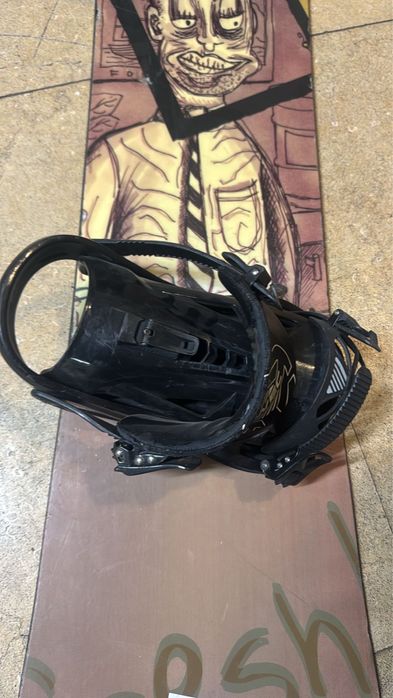 Сноуборд с креплениями