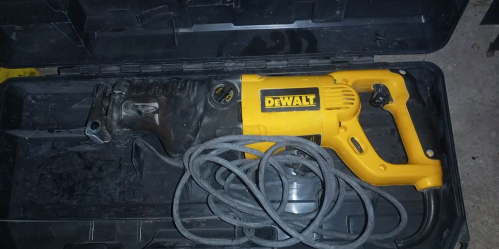 Fierăstrău Dewalt DW 311