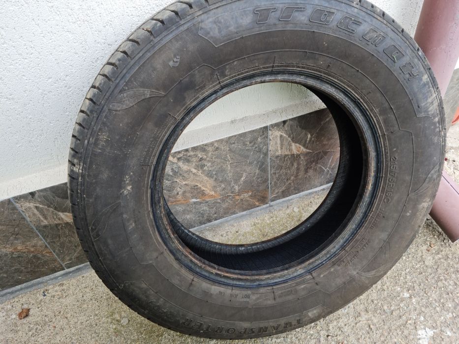 De vânzare 2 anvelope de vară  215/75/16C