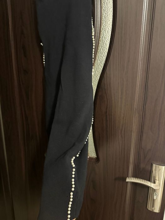 Черна рокля плетиво с перли