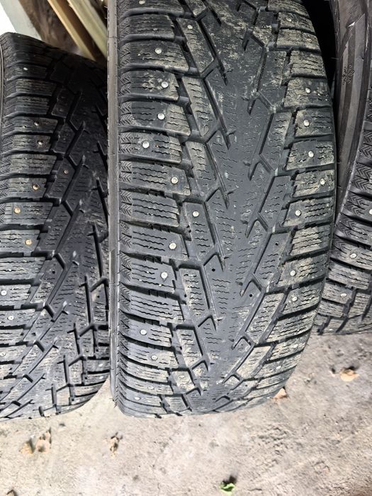 Шины зимние с шипамм